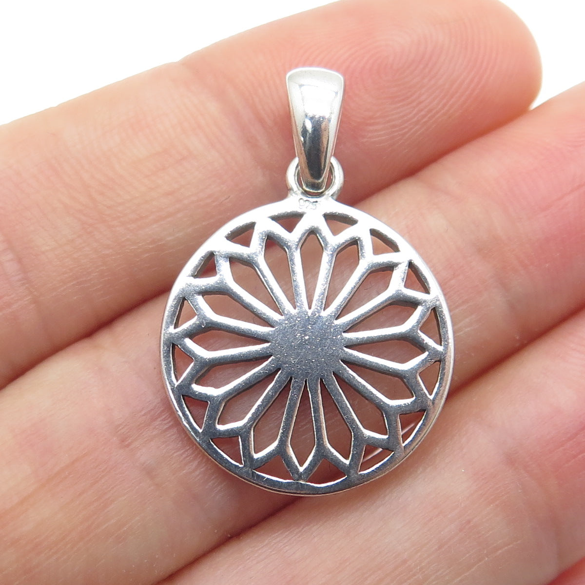 925 Sterling Silver Vintage Floral Round Pendant