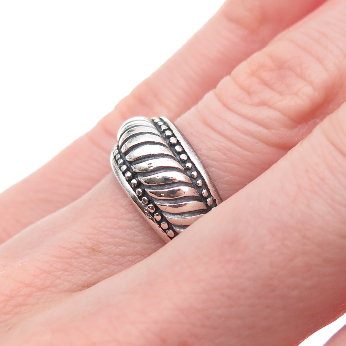 925 Sterling Silver Vintage Modernist Ribbed & Dotted Oxidized Ring Size 6