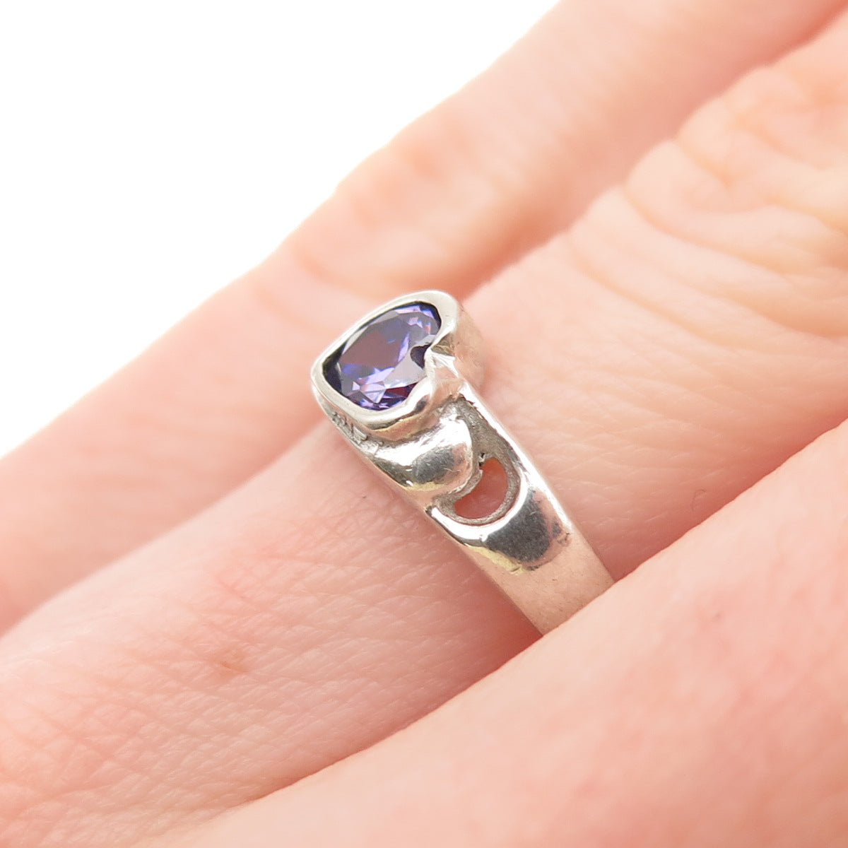 925 Sterling Silver Vintage Heart-Cut Purple C Z Ring Size 6.25