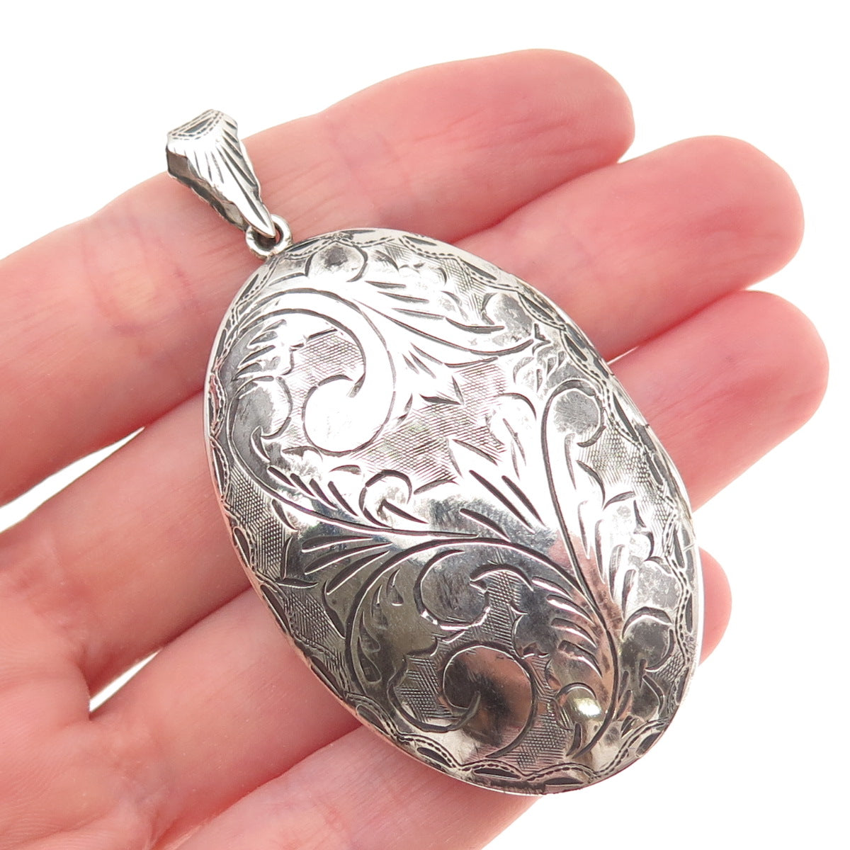 925 Sterling Silver Vintage Engraved Floral Oxidized Oval Locket Pendant