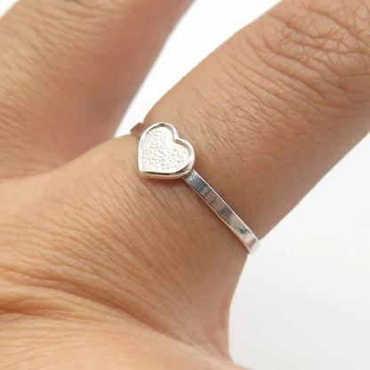 925 Sterling Silver Vintage Loving Heart Stackable Ring Size 7.5