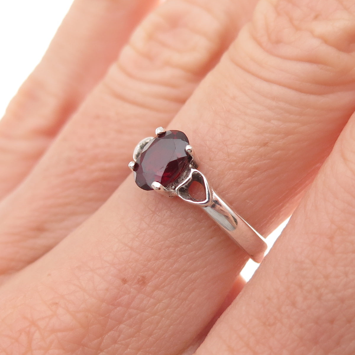 925 Sterling Silver Vintage Real Oval-Cut Red Garnet Heart Ring Size 6.25
