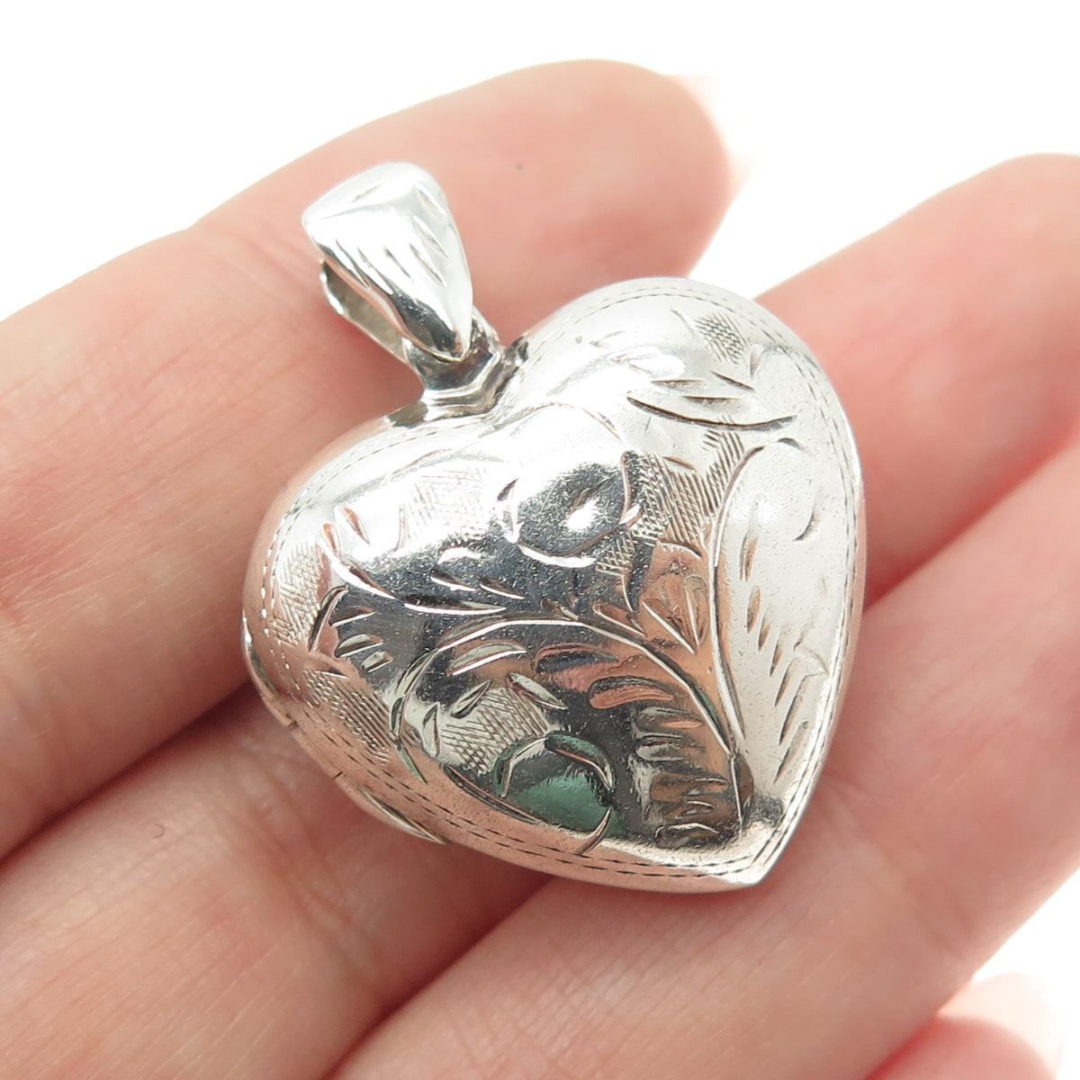 925 Sterling Silver Vintage Diamond-Cut Heart Locket Pendant