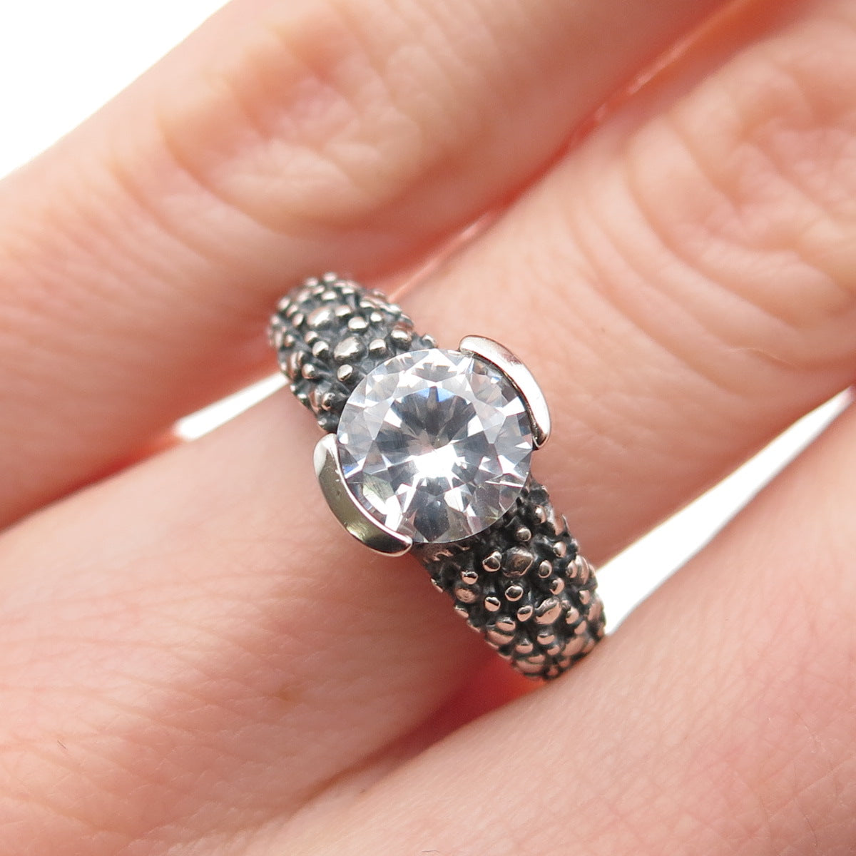 925 Sterling Silver Vintage Round-Cut C Z Oxidized Ring Size 5.25