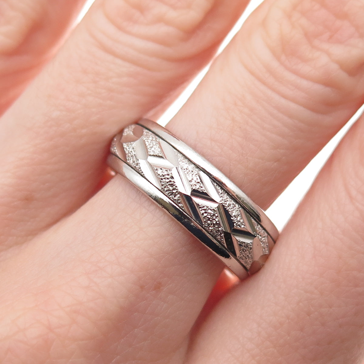 925 Sterling Silver Textured Rotating Band Ring Size 10