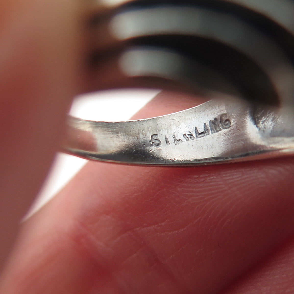 925 Sterling Silver Vintage Modernist Ribbed Oxidized Ring Size 5.5