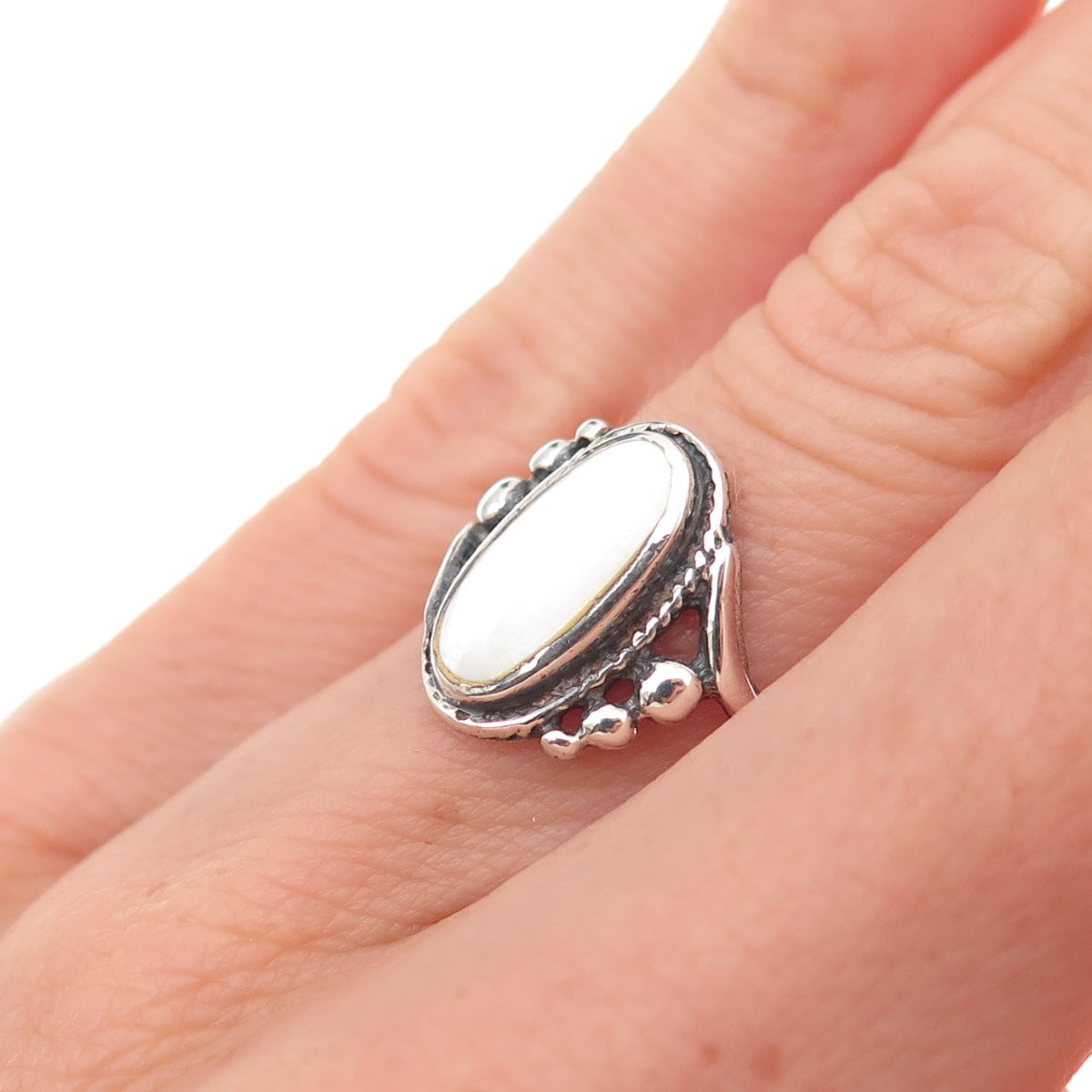 925 Sterling Silver Vintage Real MOP Beaded Oxidized Ring Size 6
