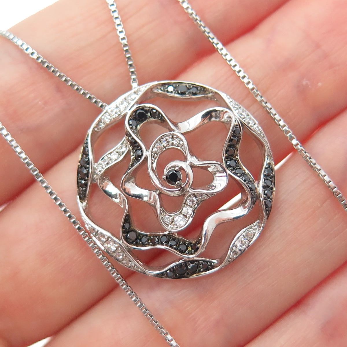 SAI 925 Sterling Silver Black & White C Z Flower Pendant Box Chain Necklace 18"