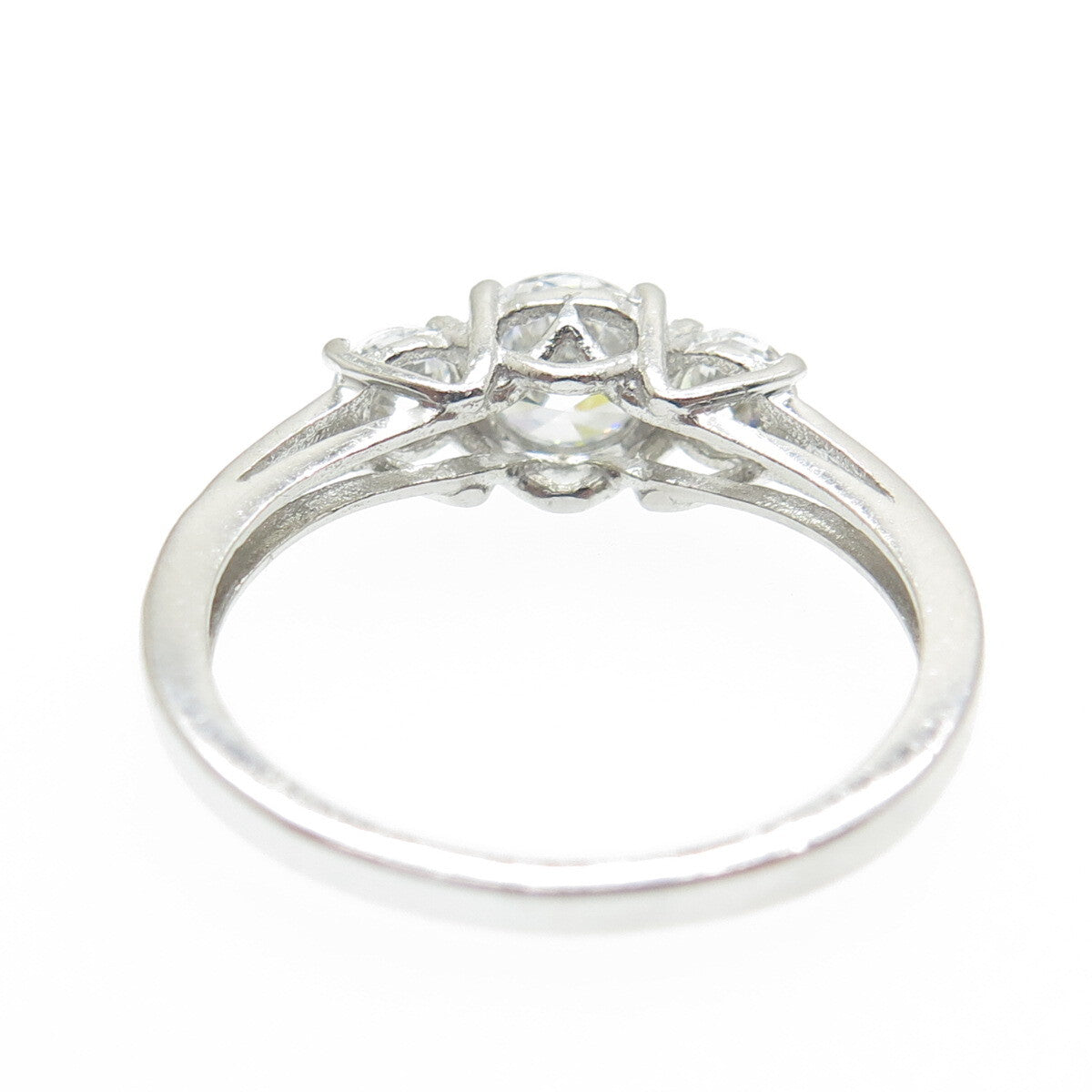 925 Sterling Silver Round-Cut Shaped C Z Engagement Ring Size 7.25