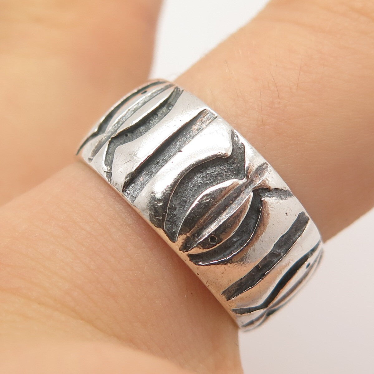 980 Silver Vintage Tribal Band Ring Size 9