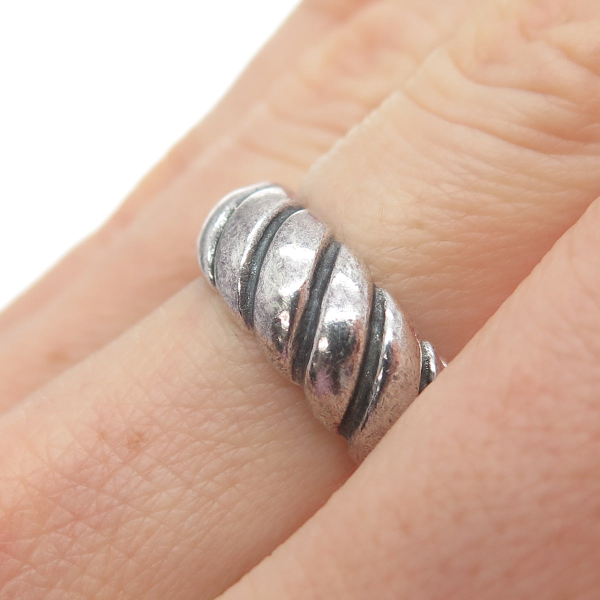 925 Sterling Silver Vintage Modernist Ribbed Oxidized Band Ring Size 6.25