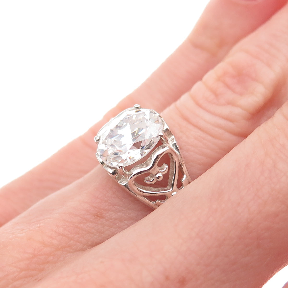 Chateau D’Argent 925 Sterling Silver Vintage Oval-Cut C Z Heart Ring Size 6