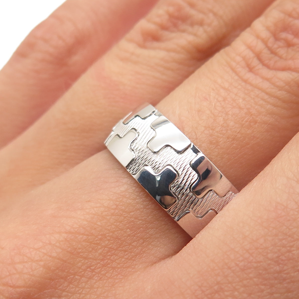 NEOS 925 Sterling Silver Textured Puzzle Band Ring Size 8.25