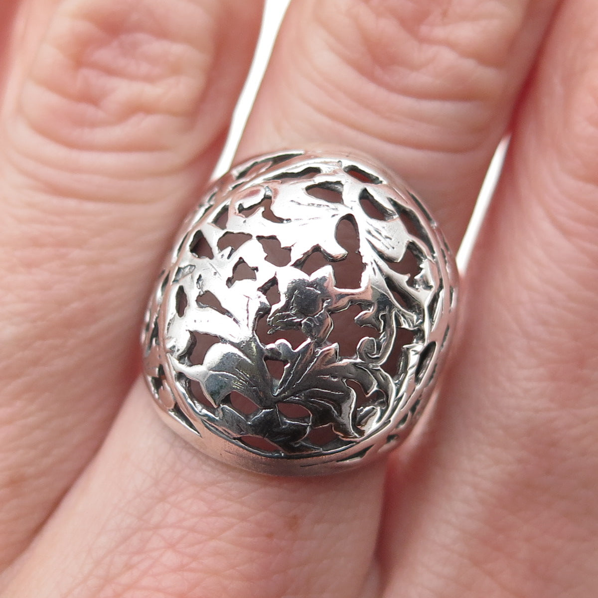 925 Sterling Silver Vintage Modernist Flower Dome Oxidized Ring Size 5.75