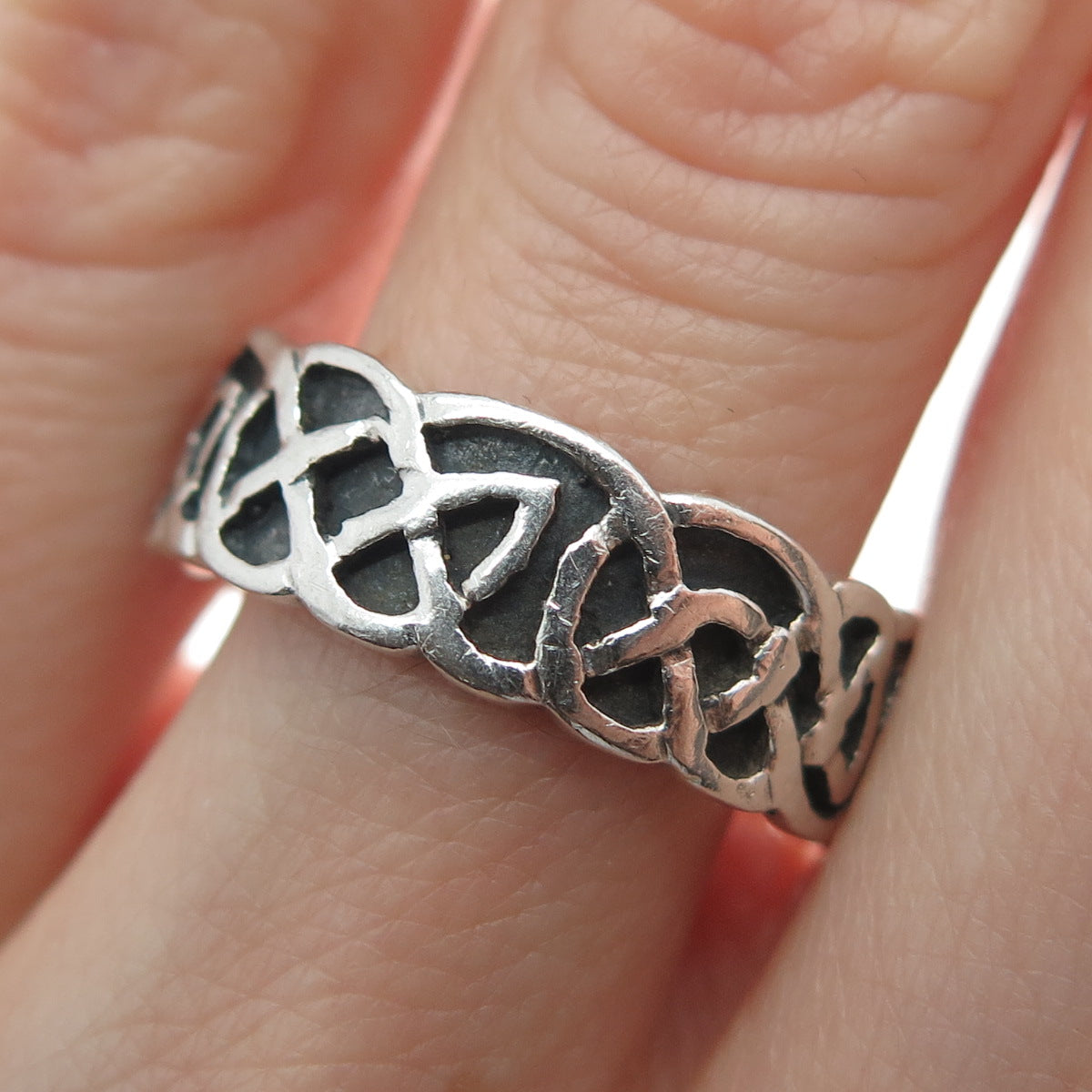 925 Sterling Silver Vintage Celtic Knot Band Oxidized Ring Size 8.25