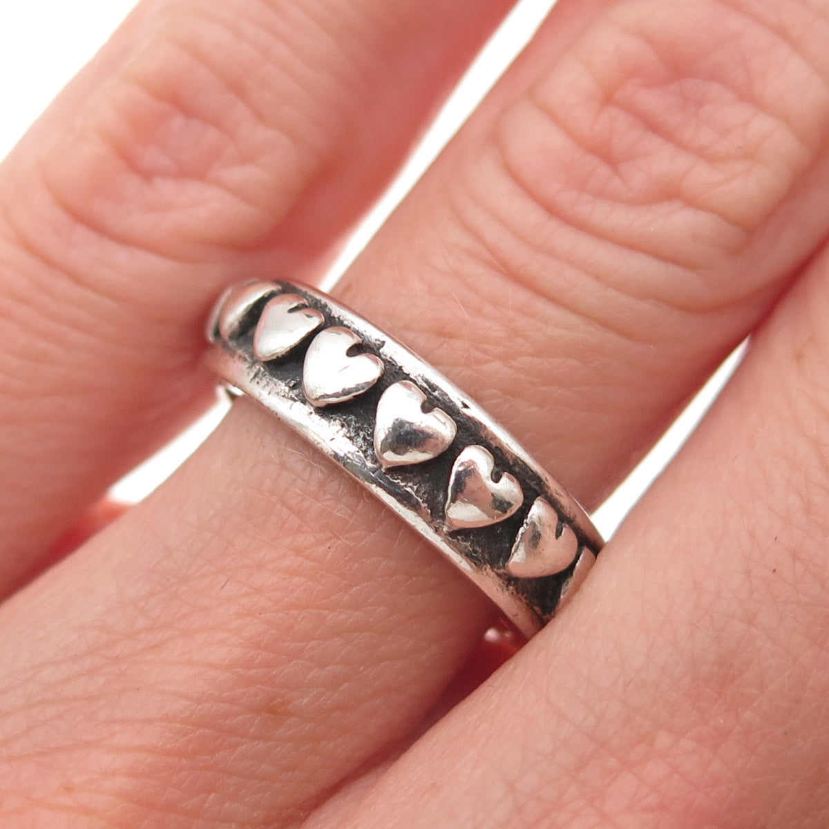 925 Sterling Silver Vintage Eternity Hearts Oxidized Band Ring Size 5.75