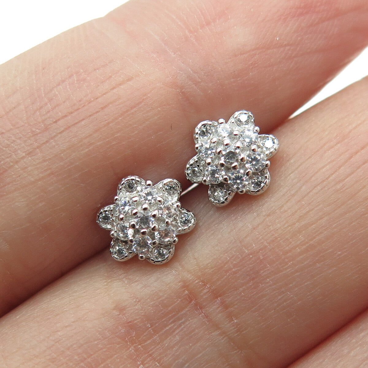 925 Sterling Silver Round-Cut Shaped C Z Stud Earrings