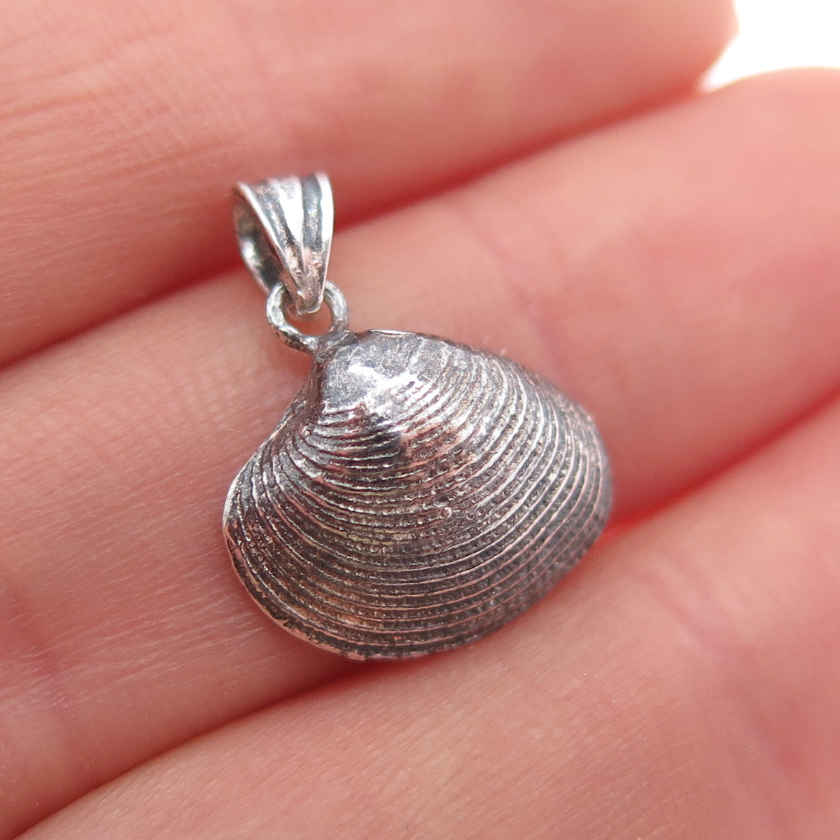 925 Sterling Silver Vintage Seashell Oxidized Minimalist Charm Pendant