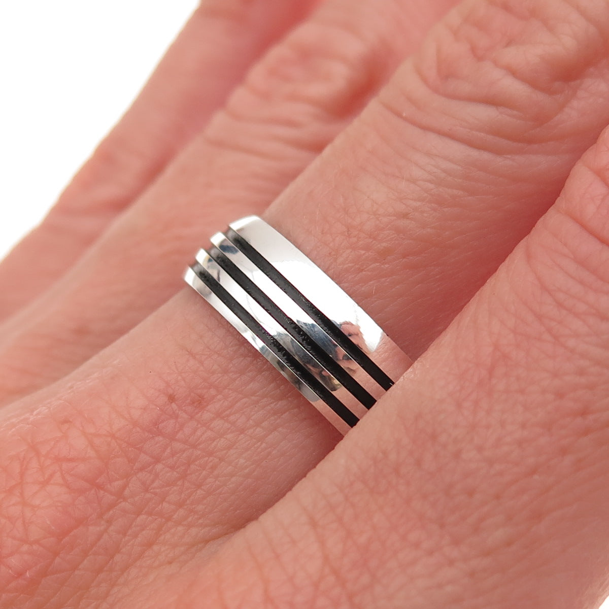 925 Sterling Silver Vintage Lined Oxidized Band Ring Size 10.25