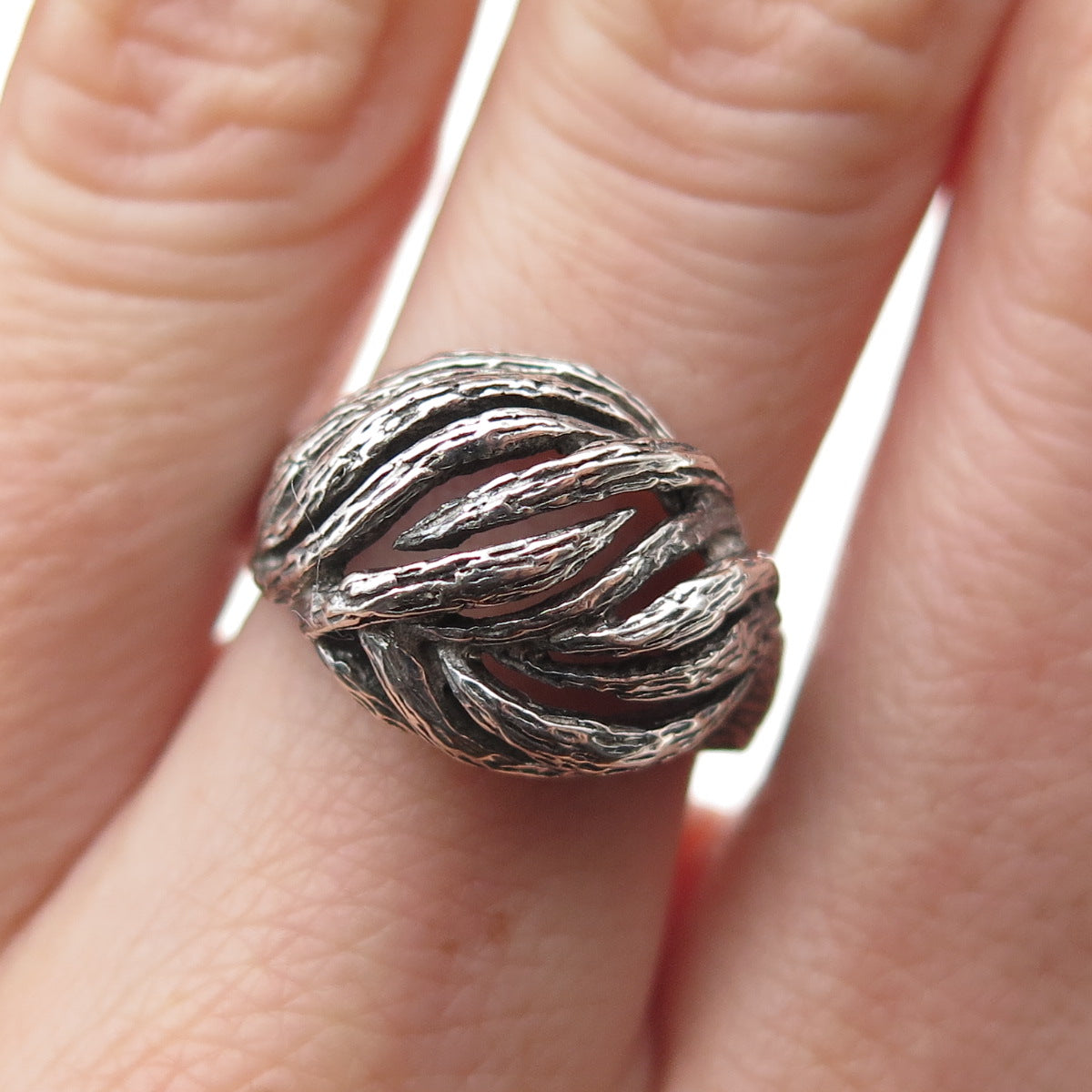 925 Sterling Silver Vintage Modernist Ribbed Dome Oxidized Ring Size 7.25