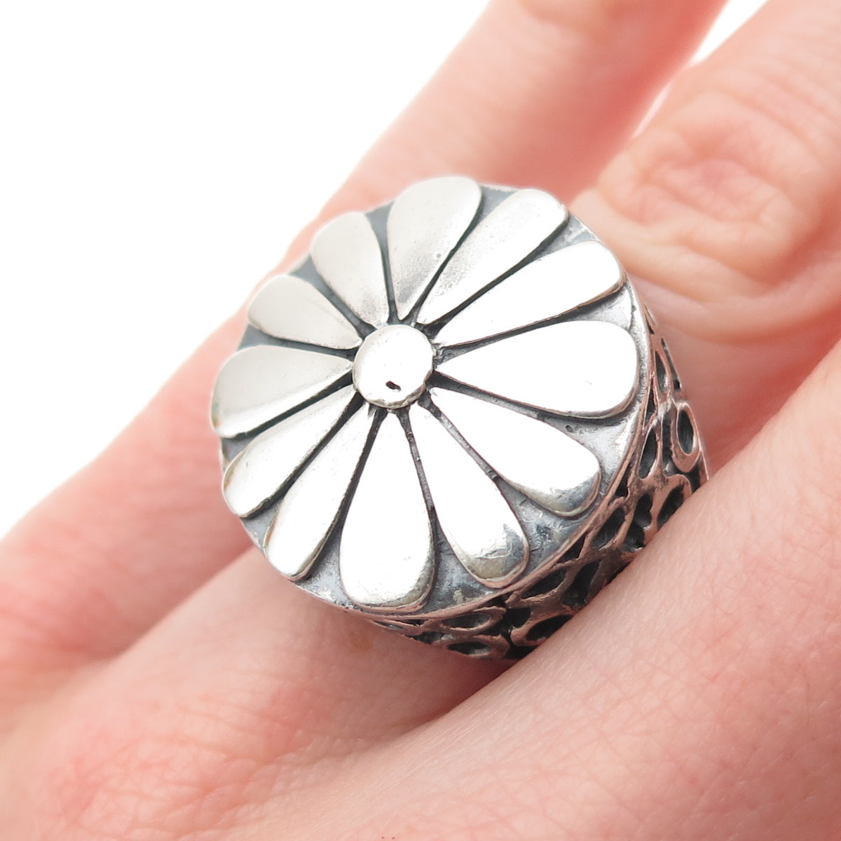 925 Sterling Silver Vintage Modernist Daisy Flower Oxidized Ring Size 5.25