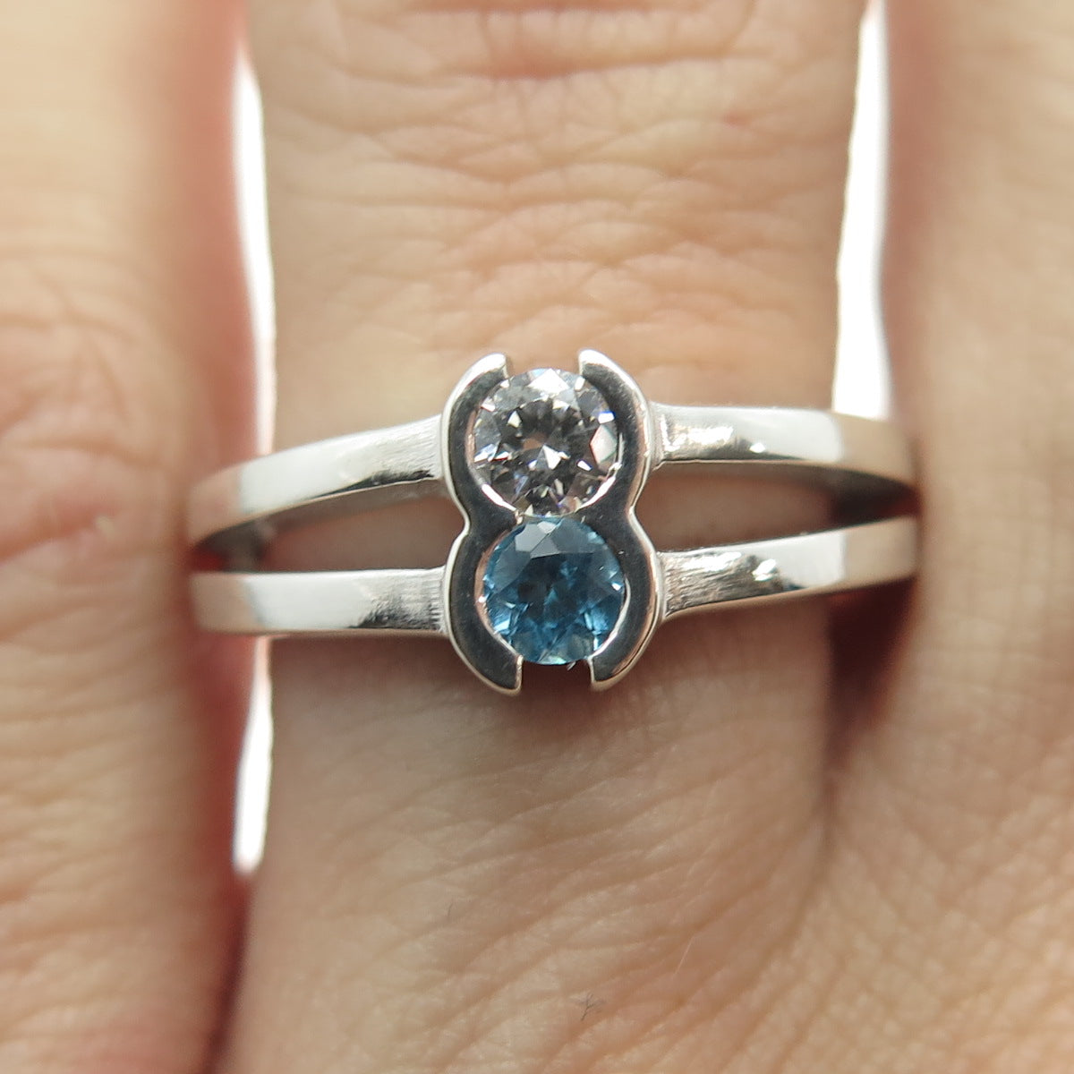 925 Sterling Silver Real Round-Cut Blue Topaz & C Z Modernist Ring Size 6