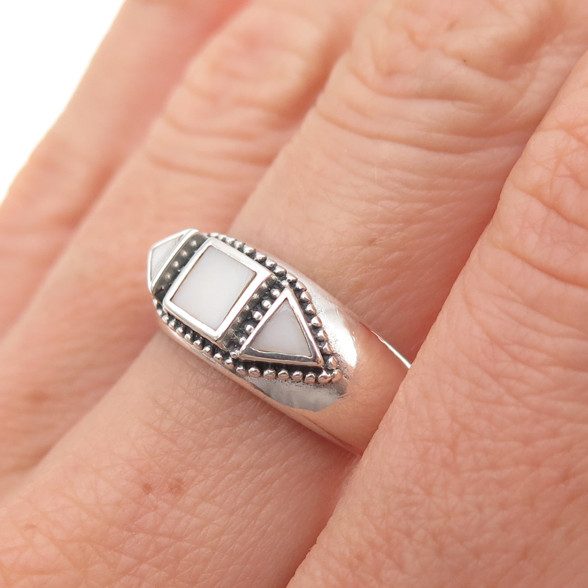 Phyllis Woods 925 Sterling Silver Vintage Real MOP Oxidized Ring Size 7.25