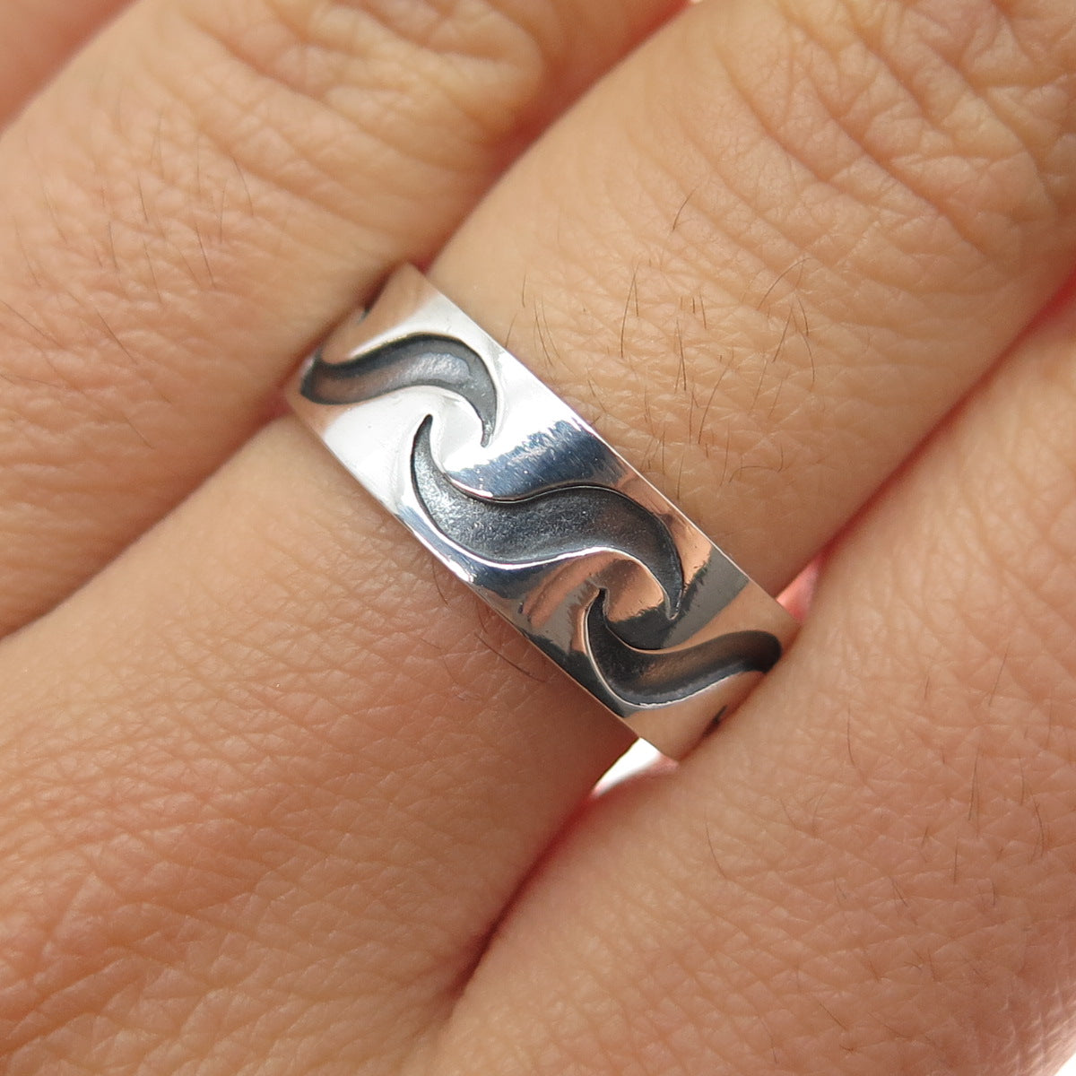 925 Sterling Silver Vintage Modernist Wavy Oxidized Band Ring Size 7.75