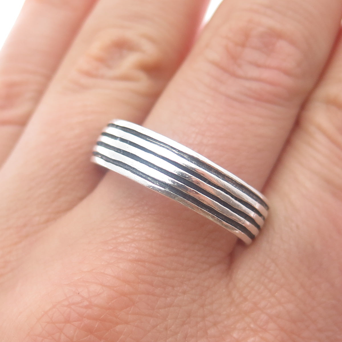 925 Sterling Silver Vintage Lined Oxidized Band Ring Size 14