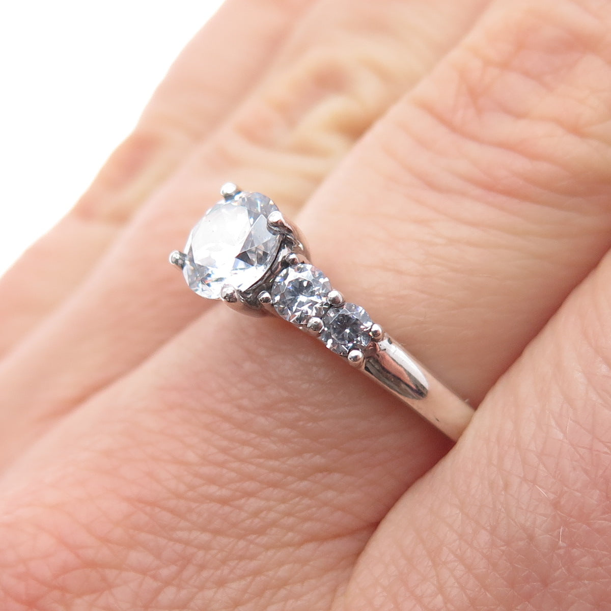 JH YOUNG 925 Sterling Silver Round-Cut C Z Engagement Ring Size 7