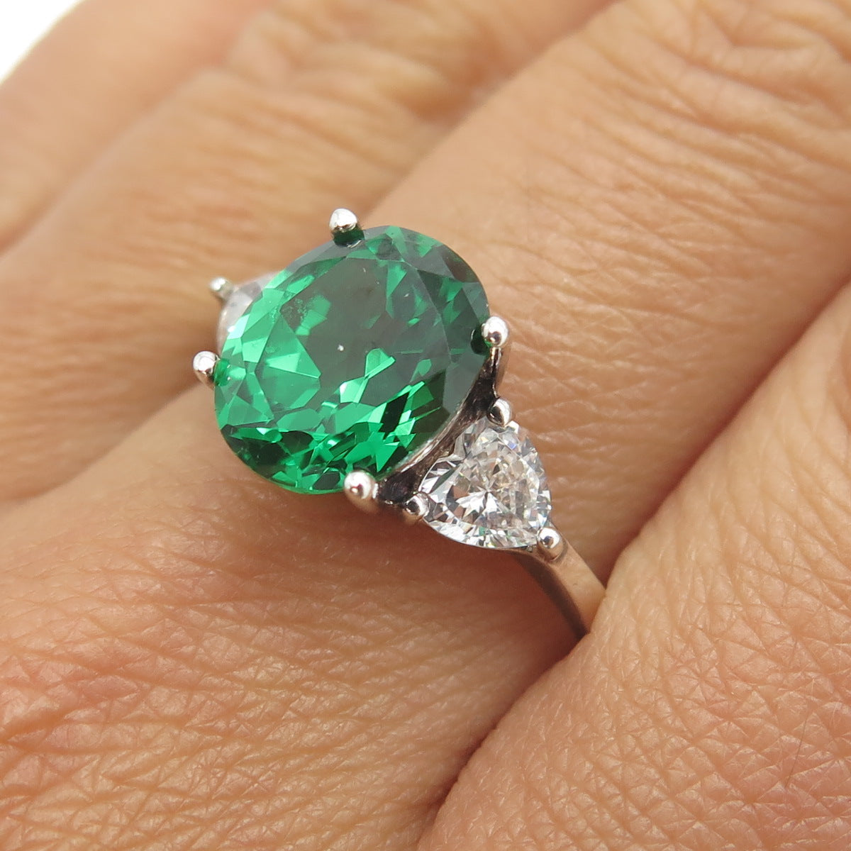 925 Sterling Silver Oval & Heart-Cut Green White C Z Ring Size 8.75