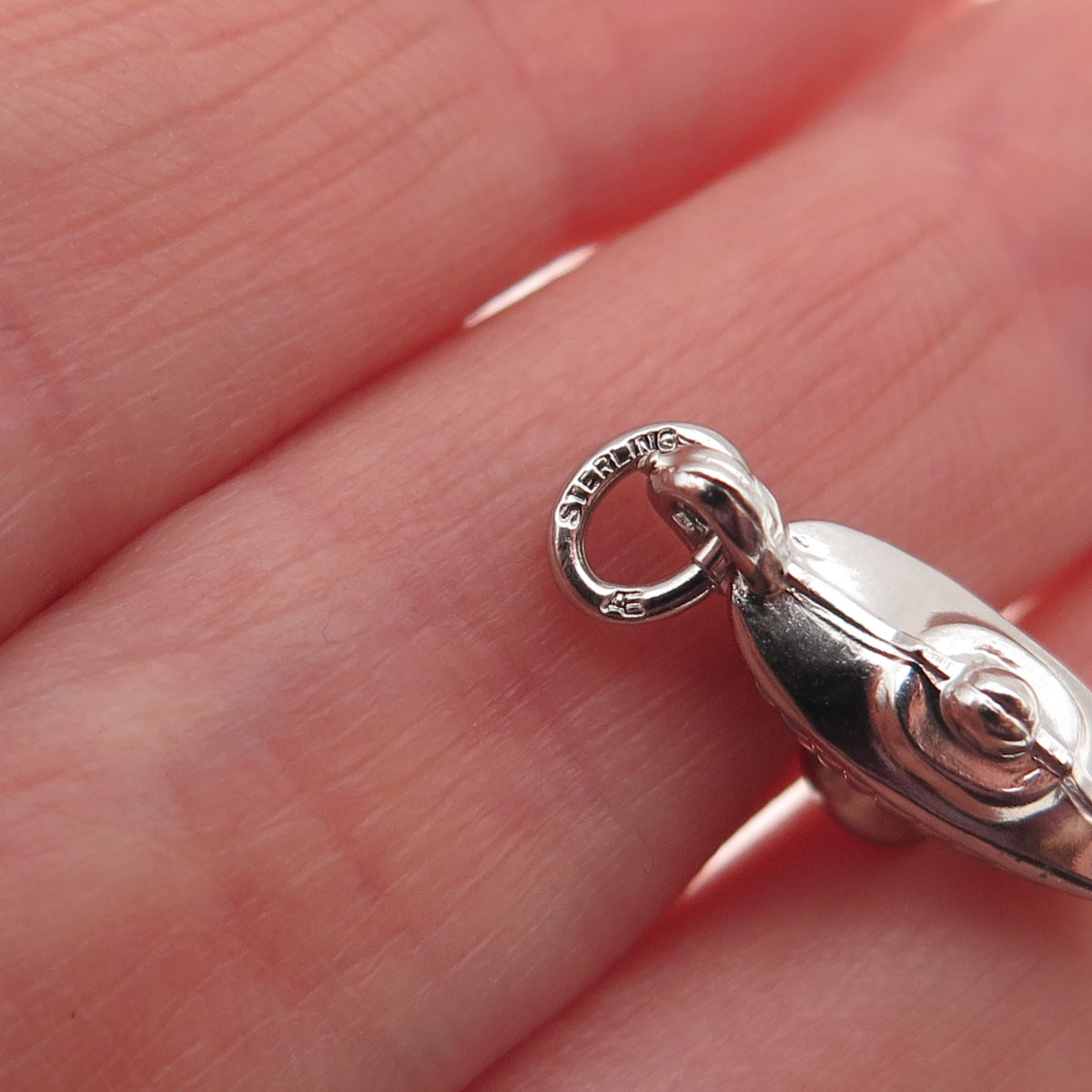 AE Art's Elegance 925 Sterling Silver Vintage Aladdin Lamp 3D Mini Charm Pendant