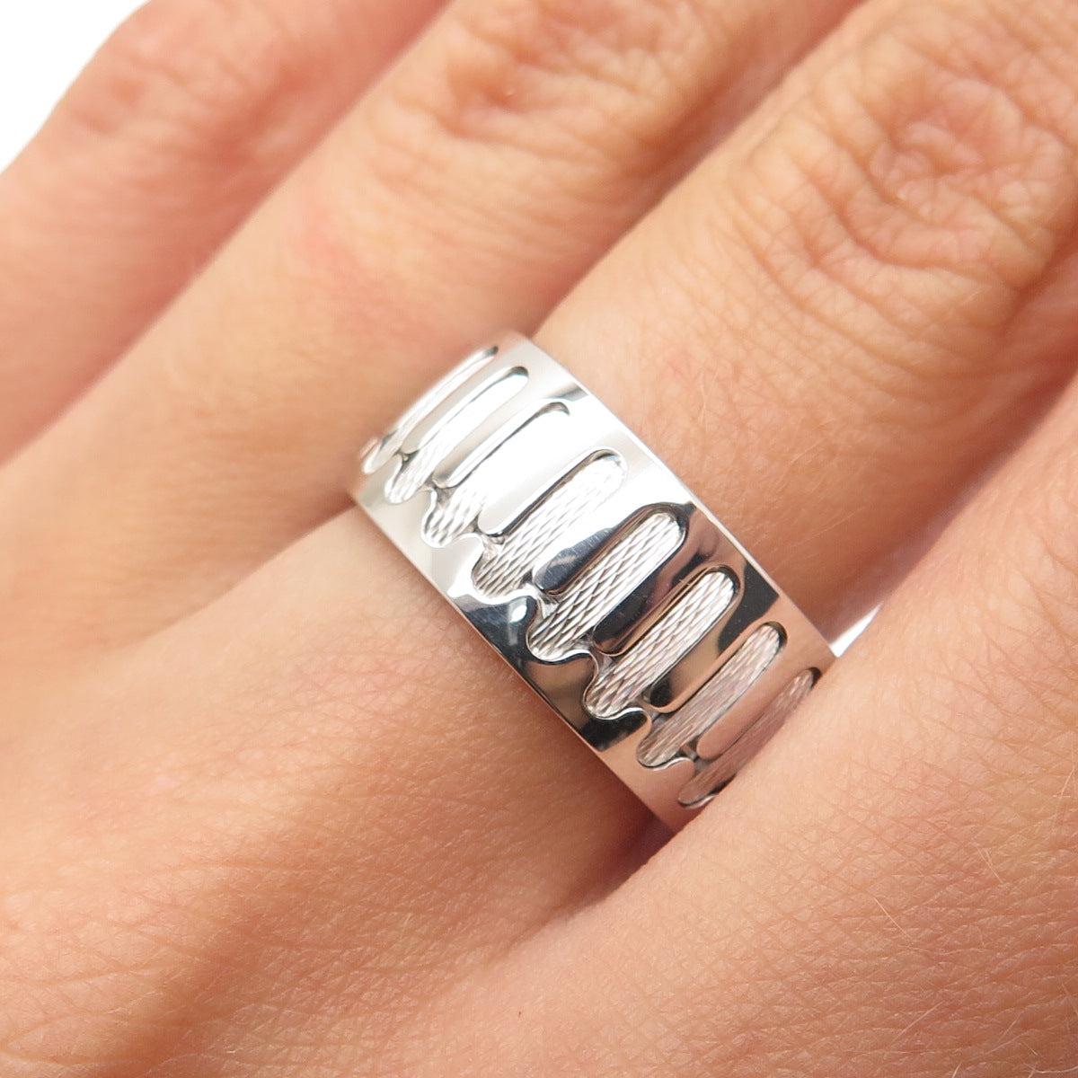 NEOS 925 Sterling Silver Textured Sewing Stitches Band Ring Size 7.75