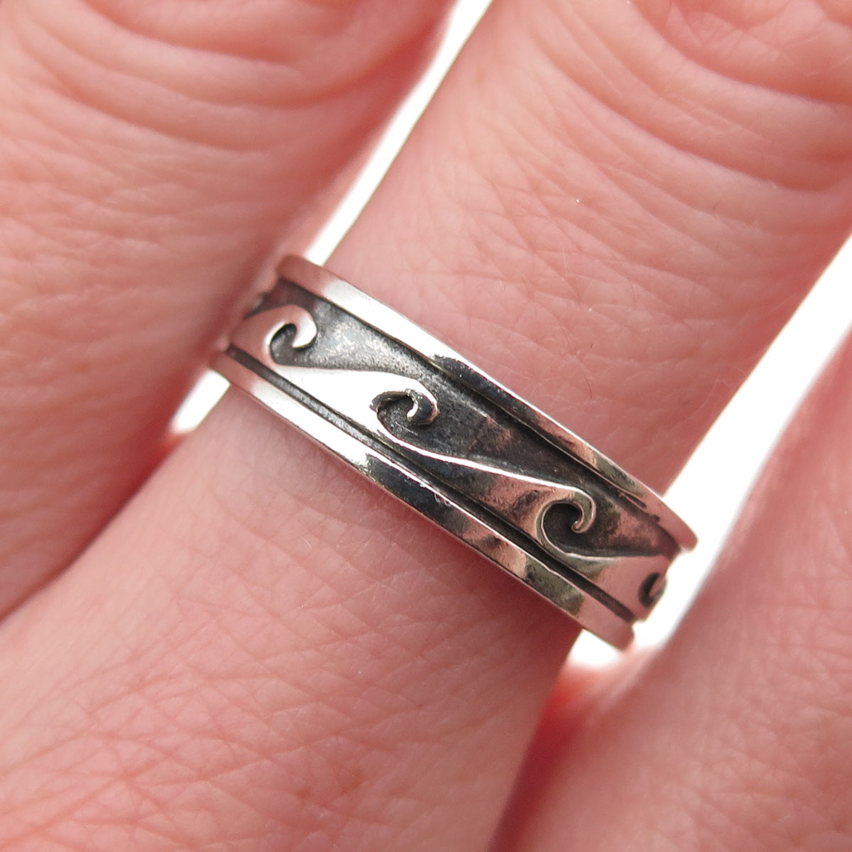 925 Sterling Silver Vintage Wave Oxidized Band Ring Size 7.25