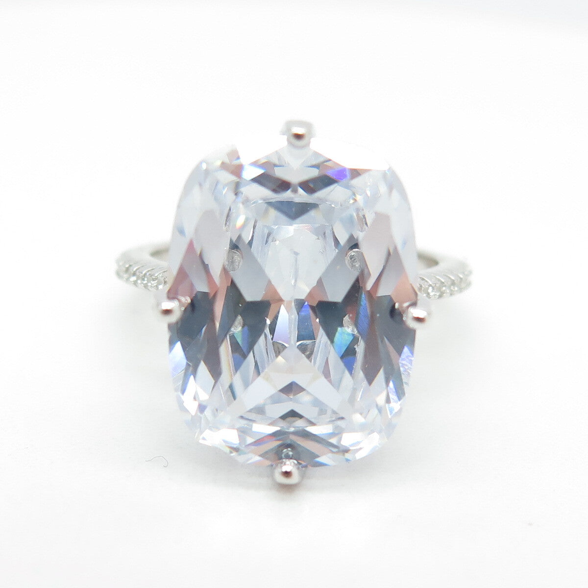 925 Sterling Silver Oval-Cut Shaped C Z Ring Size 6