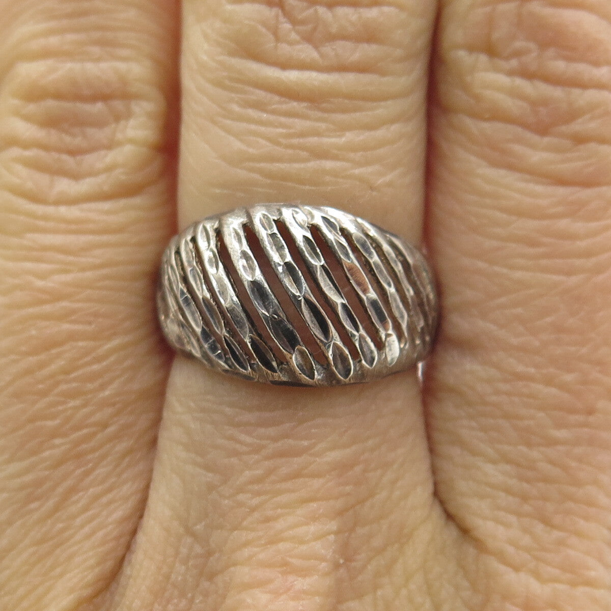 925 Sterling Silver Vintage Diamond-Cut Ribbed Dome Ring Size 6.75