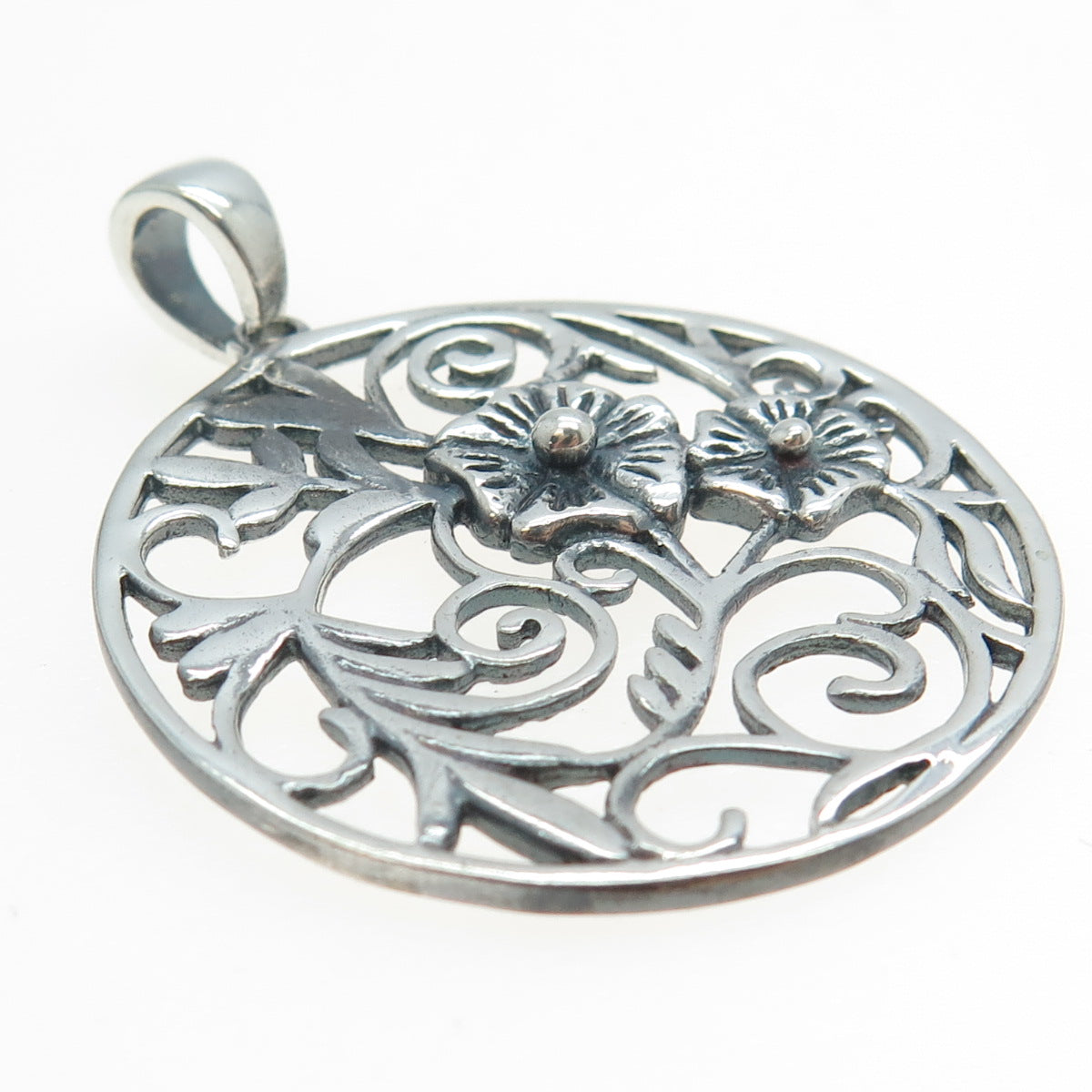 925 Sterling Silver Vintage Floral Ornate Round Pendant