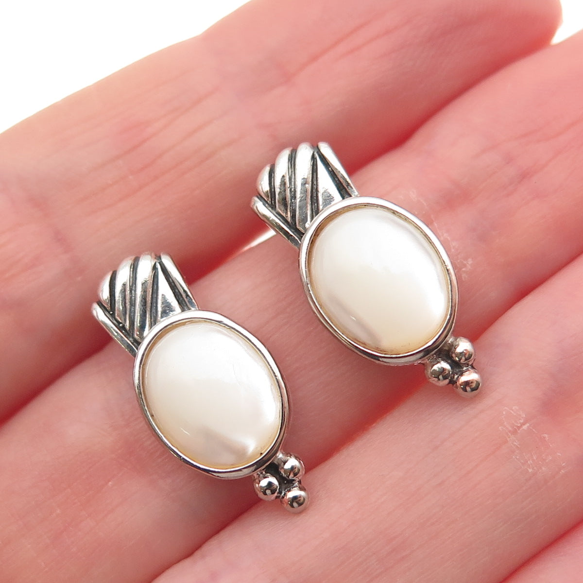 925 Sterling Silver Vintage Real MOP Modernist Beaded Oxidized Earrings