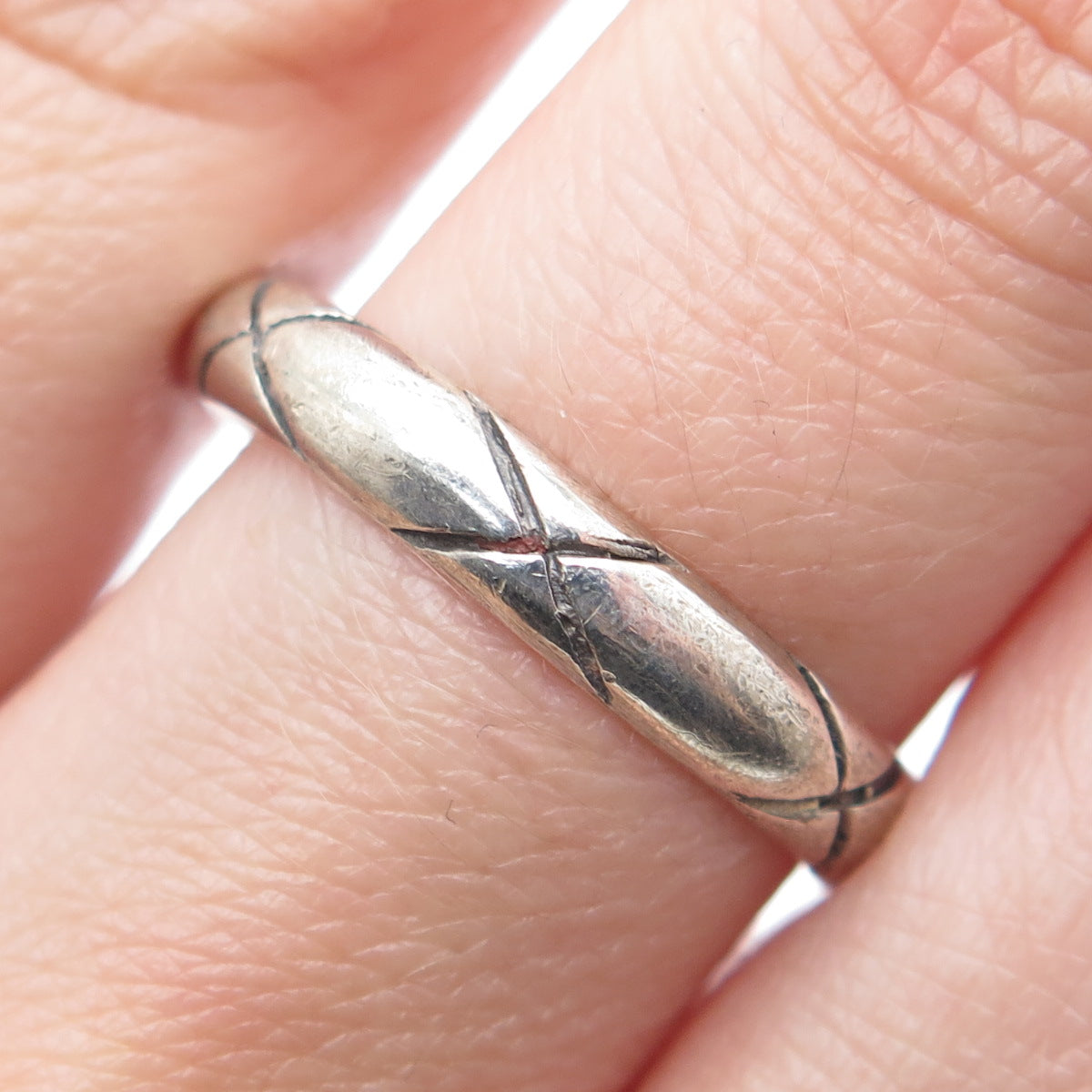 925 Sterling Silver Vintage X Shape Oxidized Band Ring Size 10