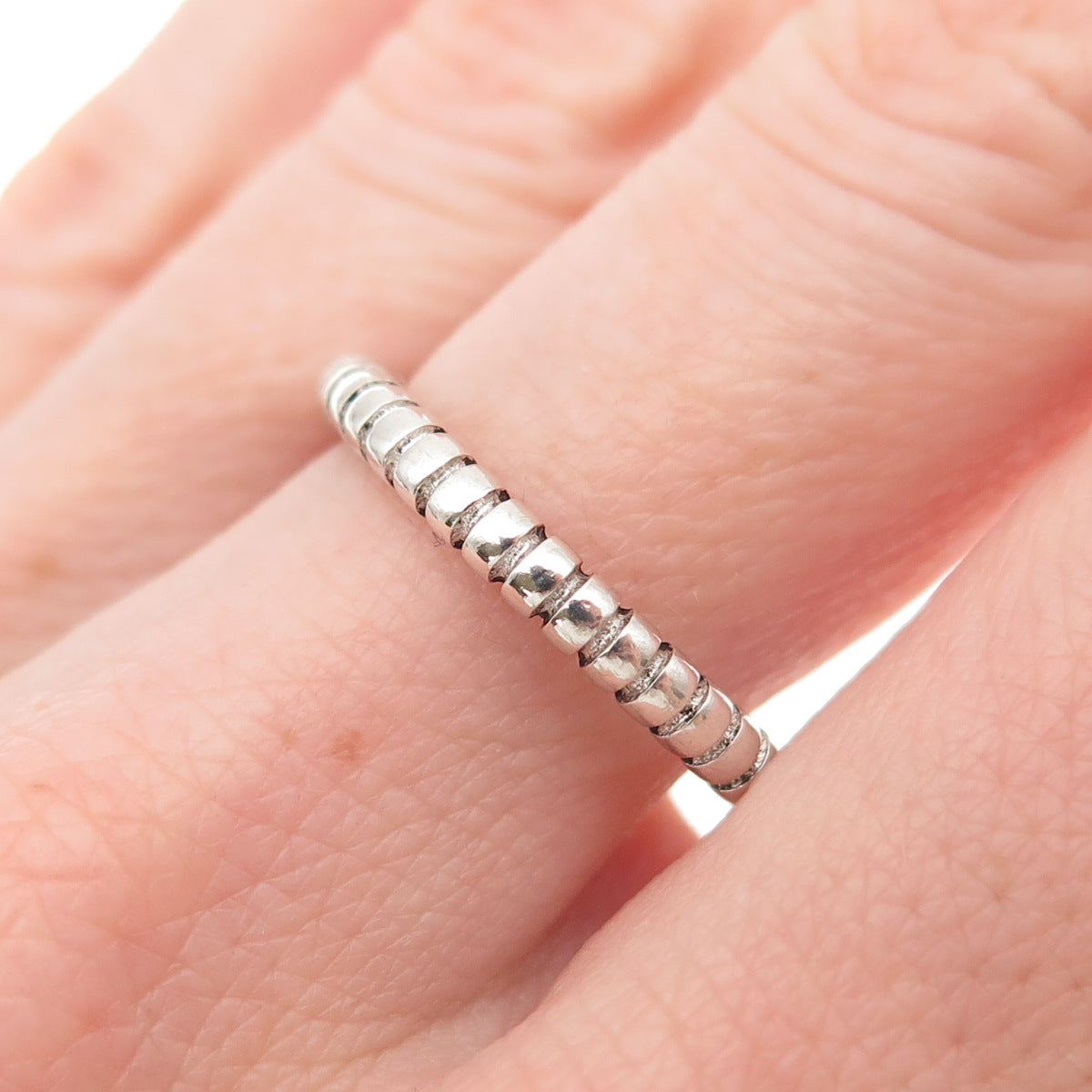925 Sterling Silver Vintage Stackable Ribbed Band Ring Size 8