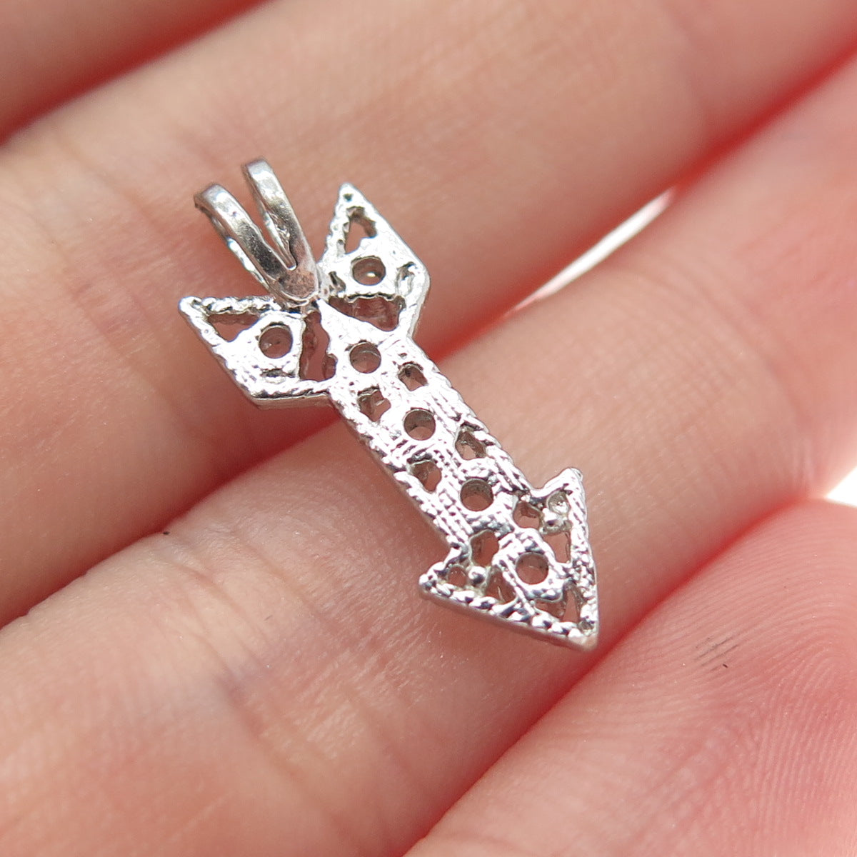 925 Sterling Silver Vintage Round-Cut C Z Arrow Minimalist Charm Pendant
