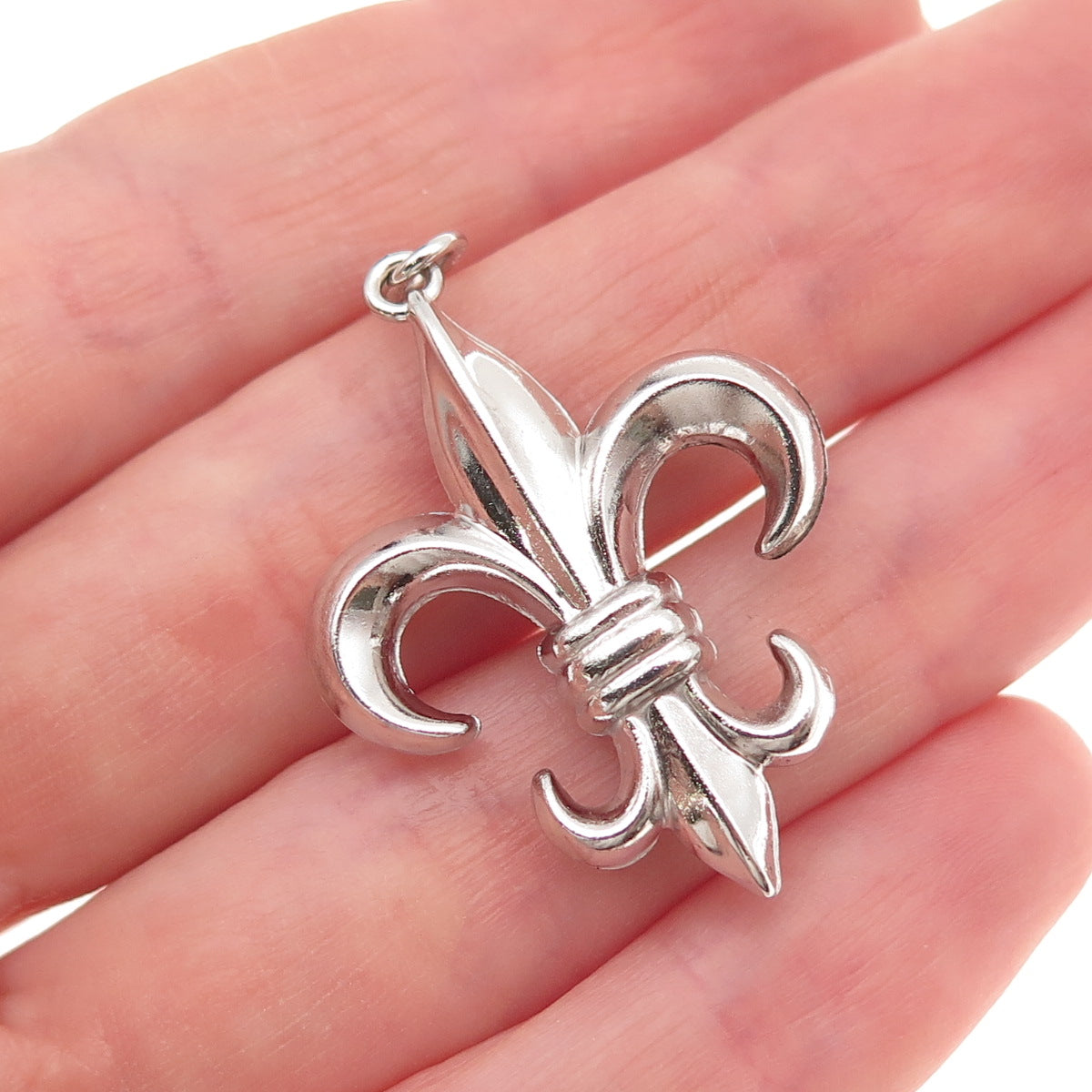 Art's Elegance 925 Sterling Silver Vintage Fleur de Lis Oxidized Charm Pendant