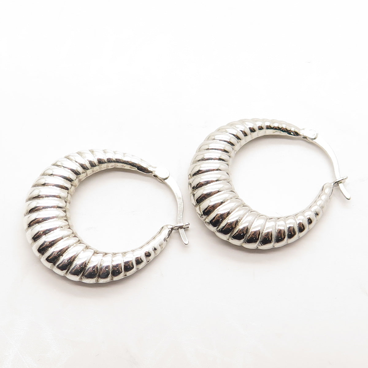 HANIN 925 Sterling Silver Ribbed Hinged Hoop Earrings