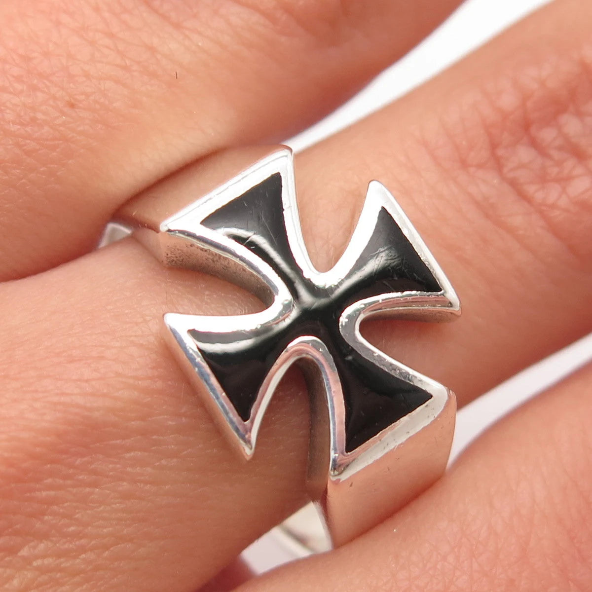 925 Sterling Silver Vintage Black Enamel Cross Ring Size 11.25