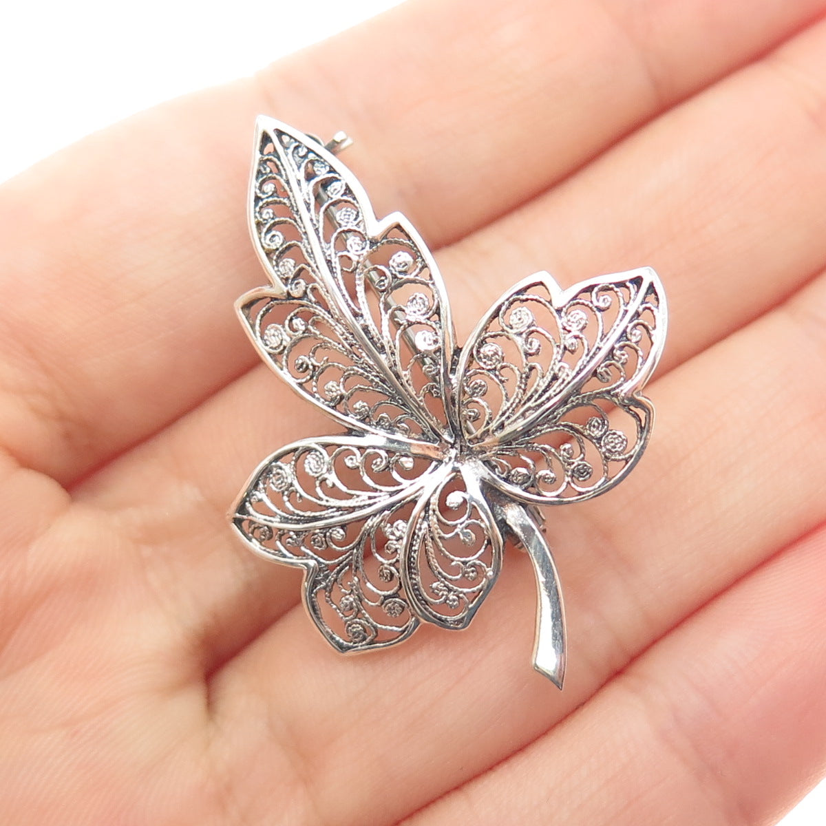 800 Silver Vintage Modernist Floral Leaf Filigree Oxidized Pin Brooch