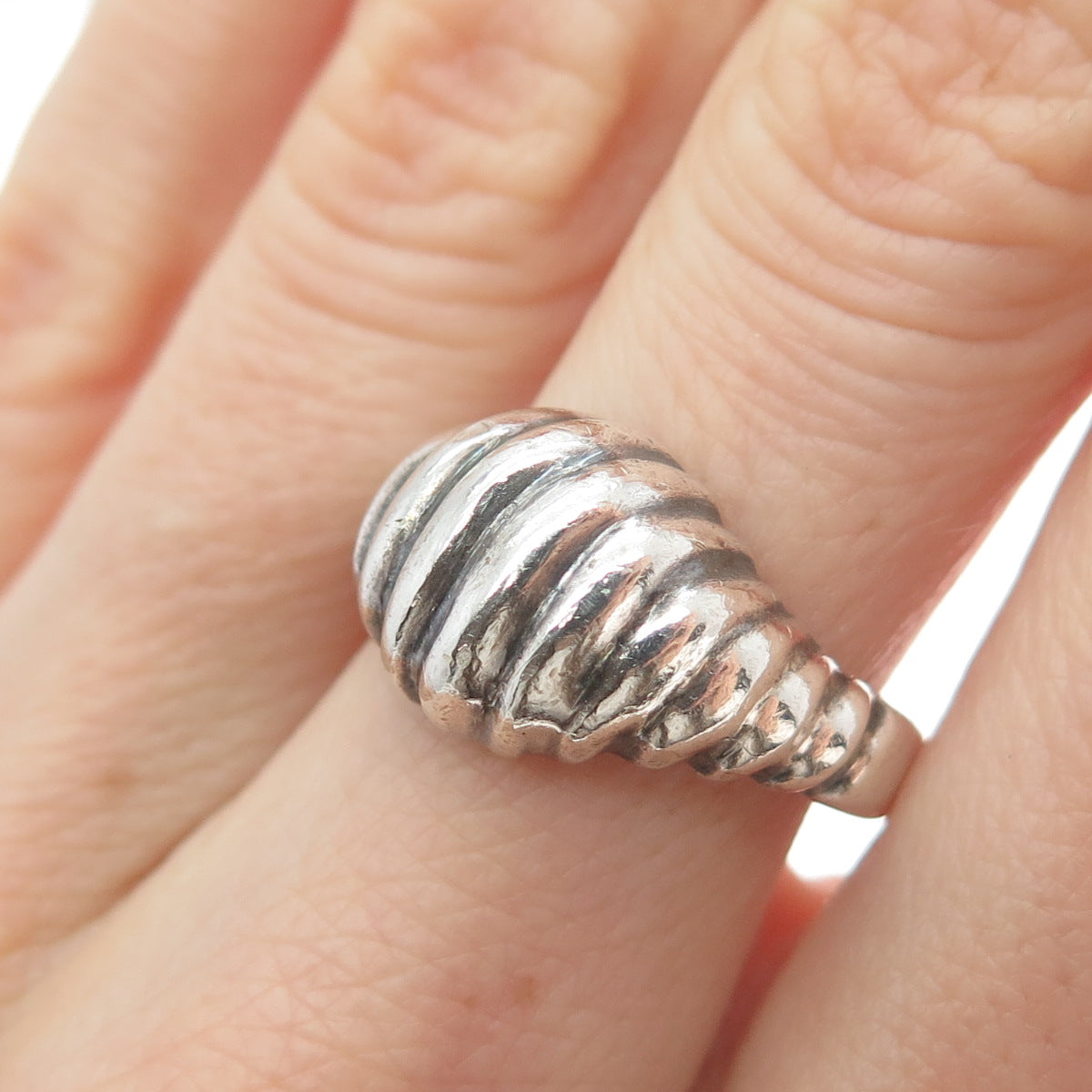 925 Sterling Silver Vintage Modernist Ribbed Dome Oxidized Ring Size 7