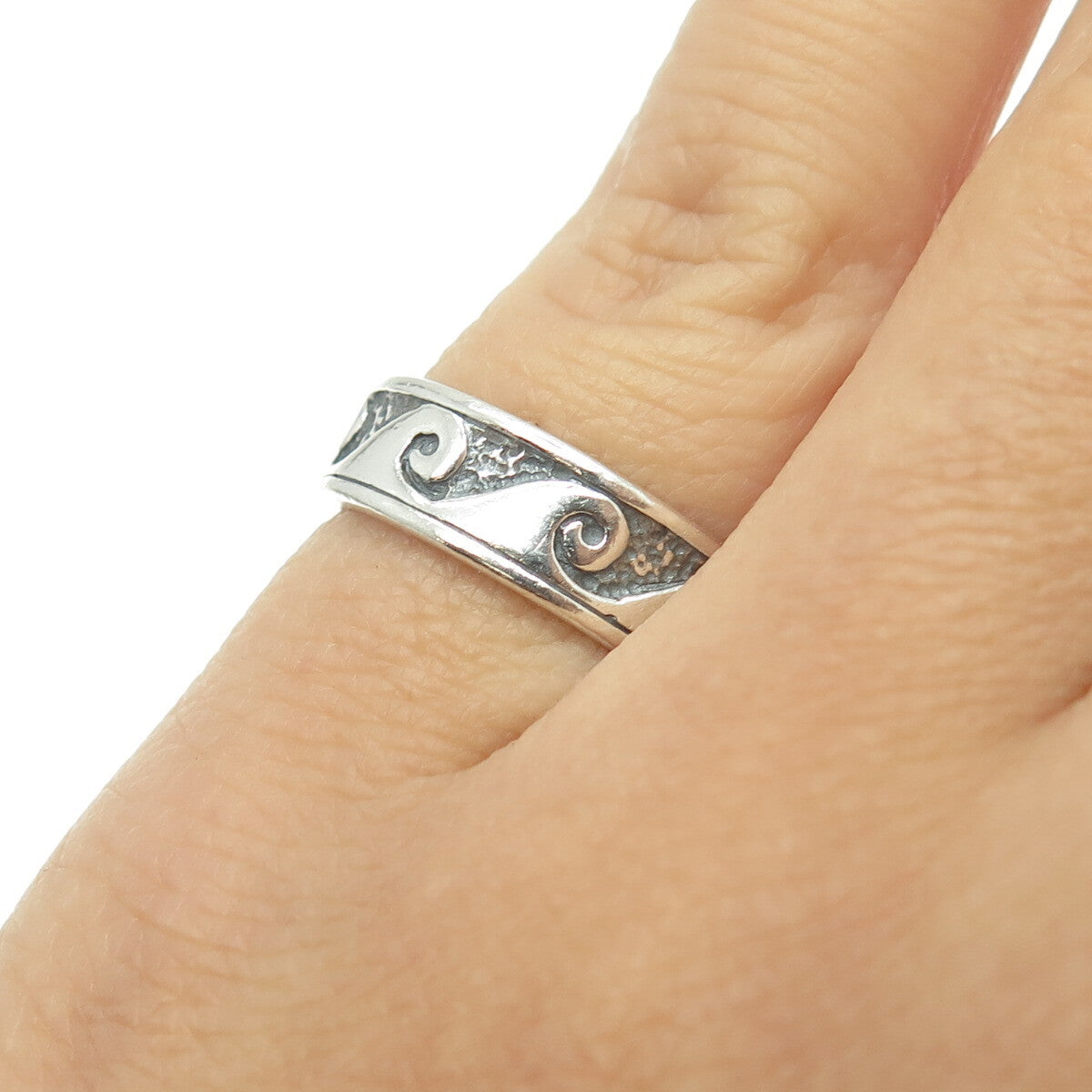 925 Sterling Silver Vintage Water Pattern Band Ring Size 5