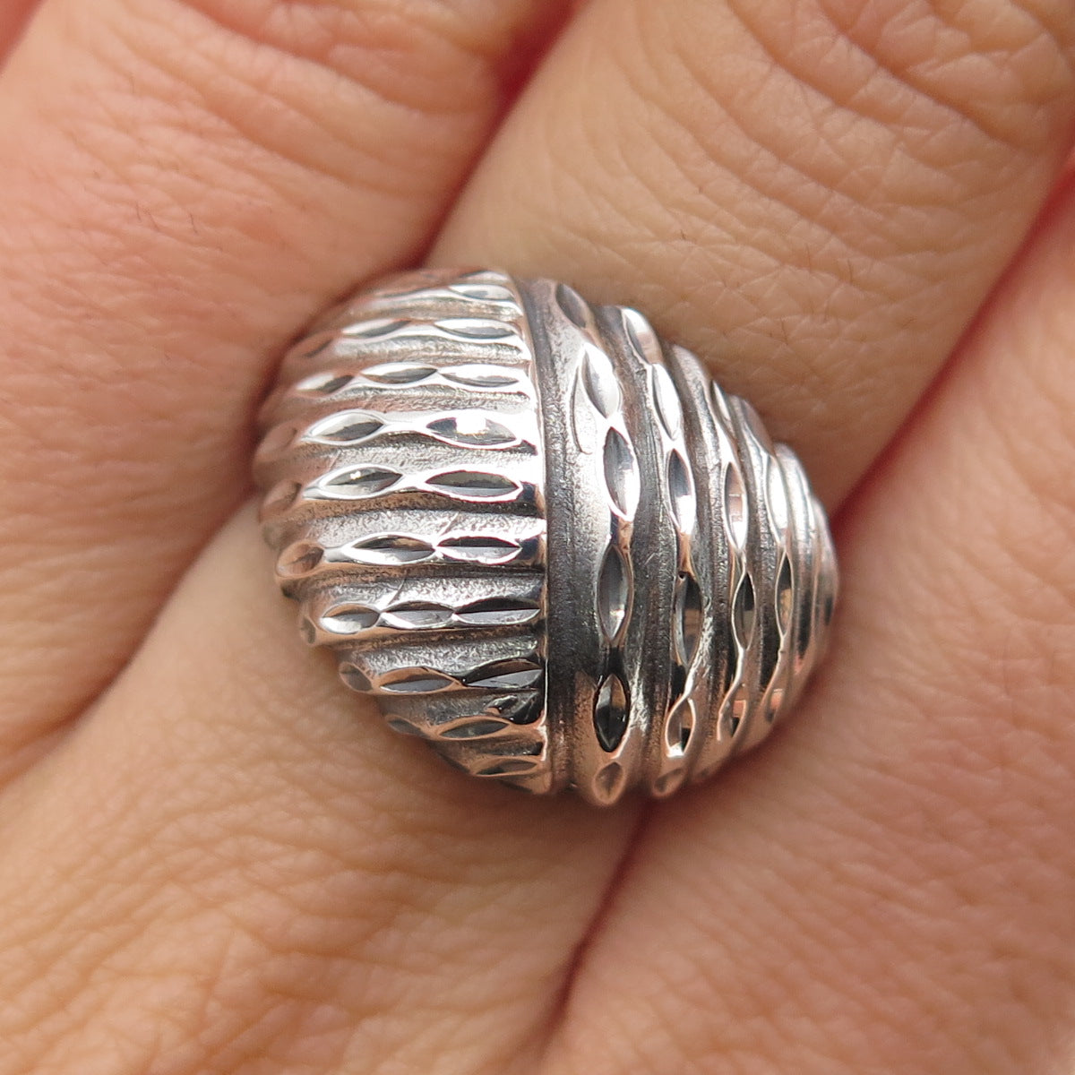 925 Sterling Silver Vintage Modernist Diamond-Cut Dome Oxidized Ring Size 7