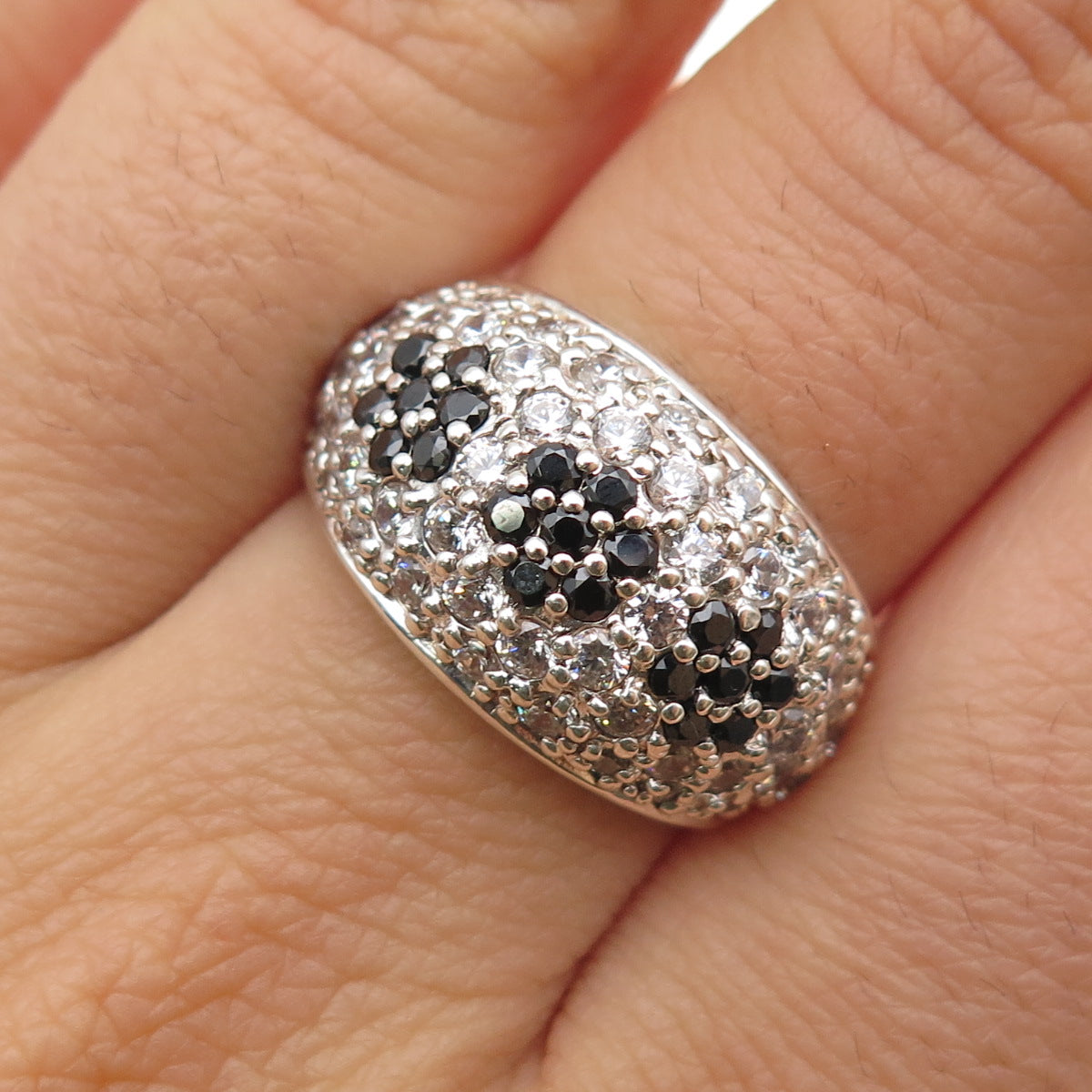 925 Sterling Silver Vintage Round-Cut Black & White C Z Ring Size 7.25
