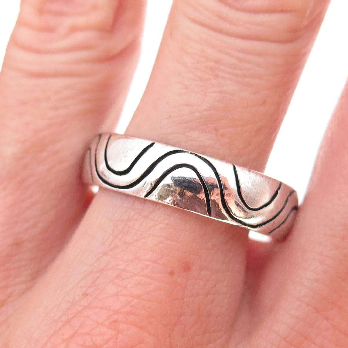 925 Sterling Silver Vintage Modernist Wavy Oxidized Band Ring Size 12.25